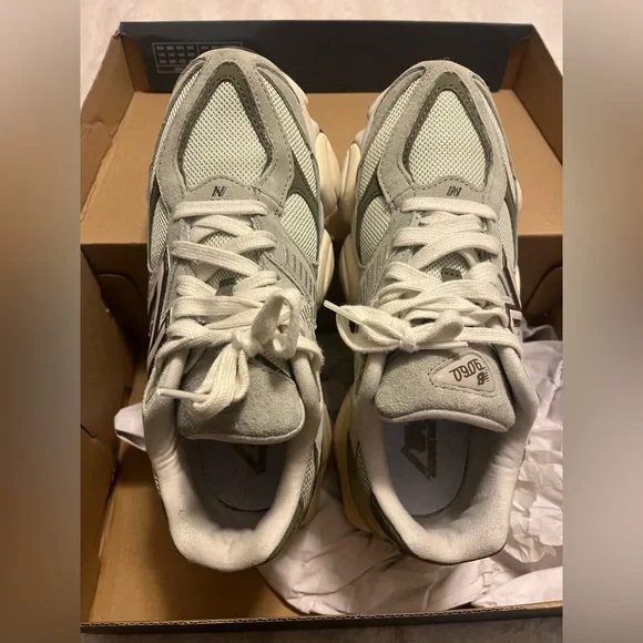 New Balance 9060 Sneakers in Green - Picture 1 of 7